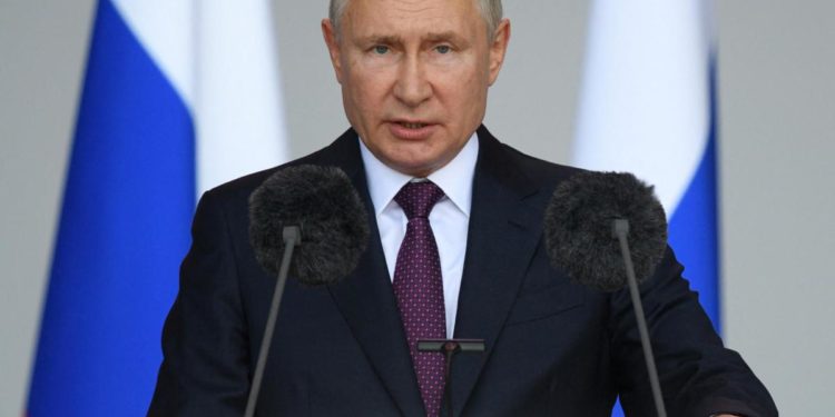 Guerra Ucraina-Russia, Putin: “Esercito Kiev prenda il potere”