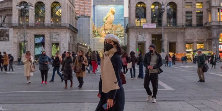 Covid oggi Lombardia, 6.116 contagi e 51 morti. A Milano 1.823 nuovi casi