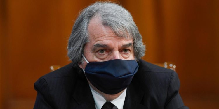 Smart working, Brunetta: “Basta fare finta di lavorare”. Ira sindacati