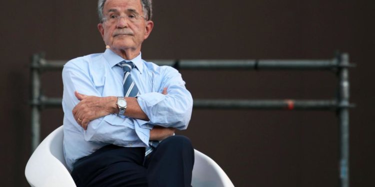 Centrodestra, Prodi: “Si picchia come i Pupi siciliani”