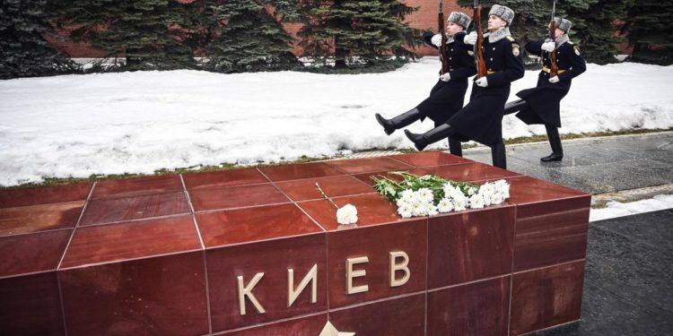 Guerra Ucraina-Russia, Cremlino: “Putin voleva stop, ma da Kiev no a negoziato”