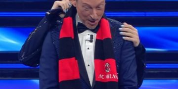 Sanremo 2022, Sangiovanni e il gol a Amadeus: ecco sciarpa Milan