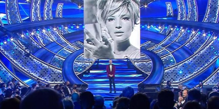 Sanremo 2022, seconda serata si apre con ricordo Monica Vitti