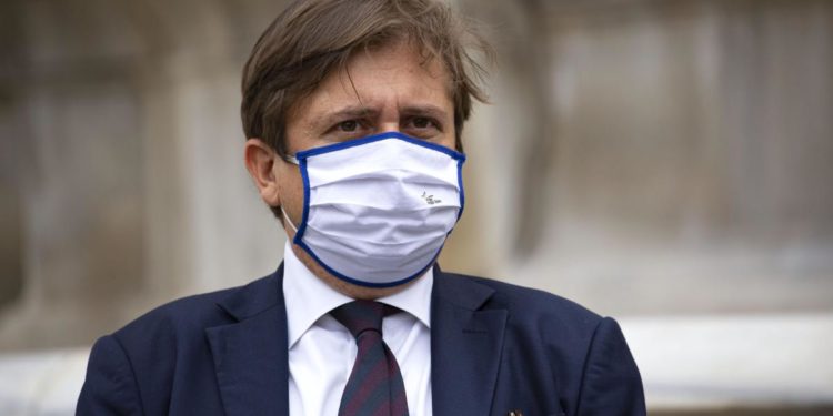 Green pass, Sileri: “Presto per eliminarlo, va cambiato”