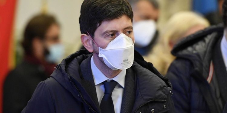 Covid, Speranza: “Italia con vaccini ha retto davanti a ondata terrificante”