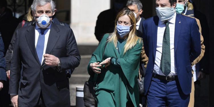 Centrodestra diviso anche su vaccino bimbi, Salvini-Meloni vs Tajani