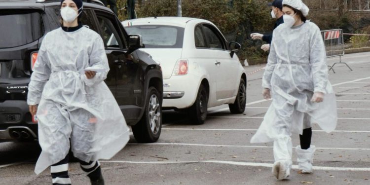 Covid oggi Italia, 70.852 contagi e 388 morti: bollettino 15 febbraio