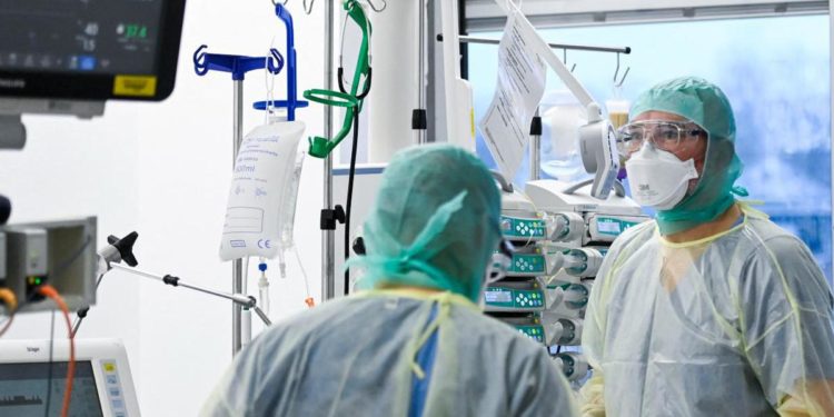 Covid, Oms: con Omicron 500mila morti