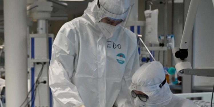 Covid oggi Italia, Galli: “Molti morti? Difficile dire perché”