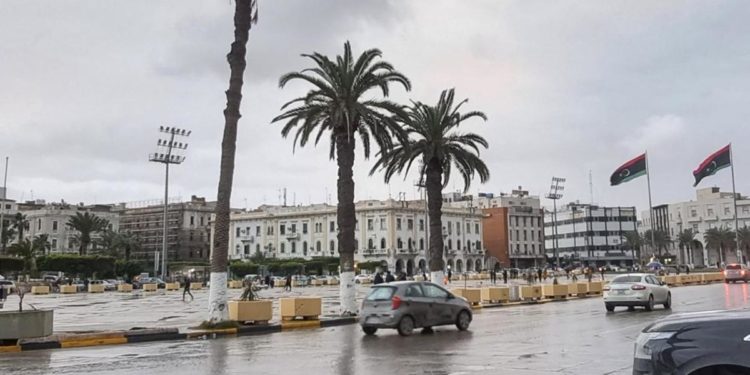 Libia, uomini armati circondano edificio del governo a Tripoli