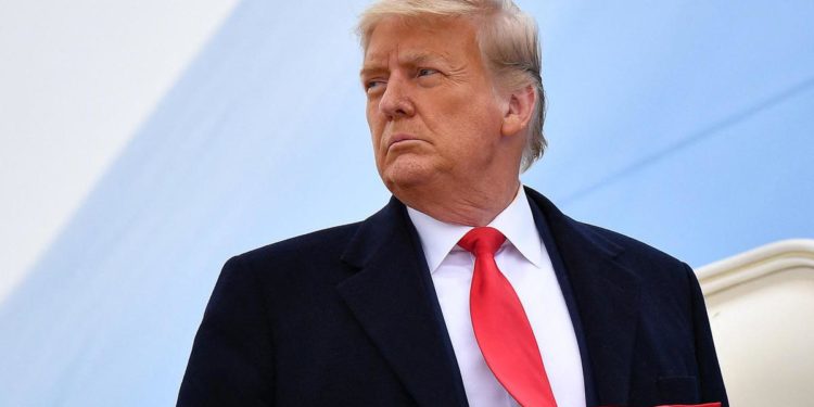 Guerra Ucraina-Russia, Trump: “Putin sta suonando Biden come tamburo”