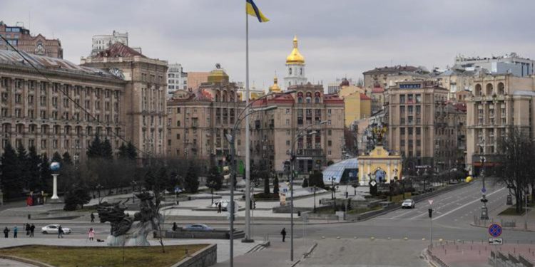 Ucraina, 8 coppie italiane bloccate in hotel a Kiev: “Stiamo bene, solo un po’ di apprensione”