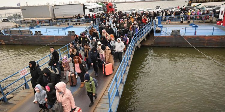 Guerra Ucraina-Russia, migliaia di profughi fuggiti nei Paesi vicini