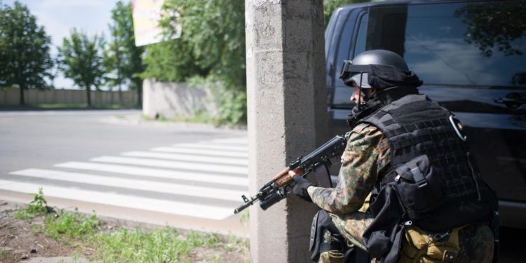 Ucraina, Nicastro (inviato Corriere): “Mariupol svuotata, chi non è scappato ora è in trappola”