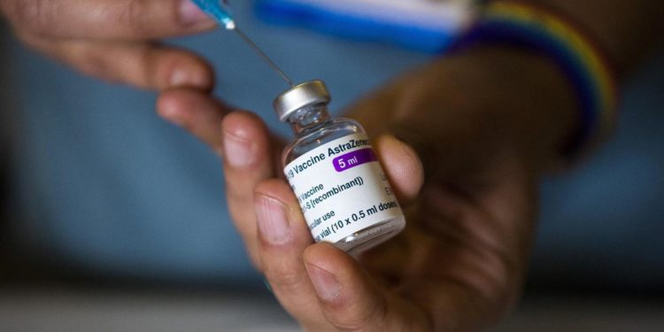 “AstraZeneca? Migliaia di morti per colpa di attacchi al vaccino”