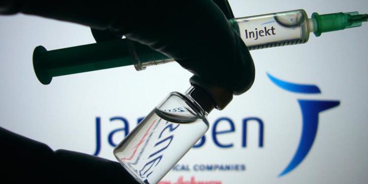 Terza dose, Figliuolo: “Pronti per chi ha ricevuto vaccino Johnson & Johnson”