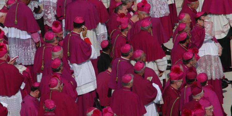 Eutanasia, i vescovi: “Da Consulta inderogabile scelta tutela vita”