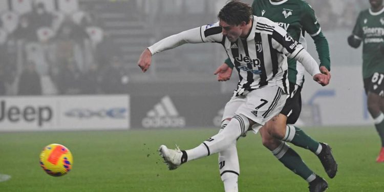 Juve-Verona 2-0, Vlahovic e Zakaria subito gol