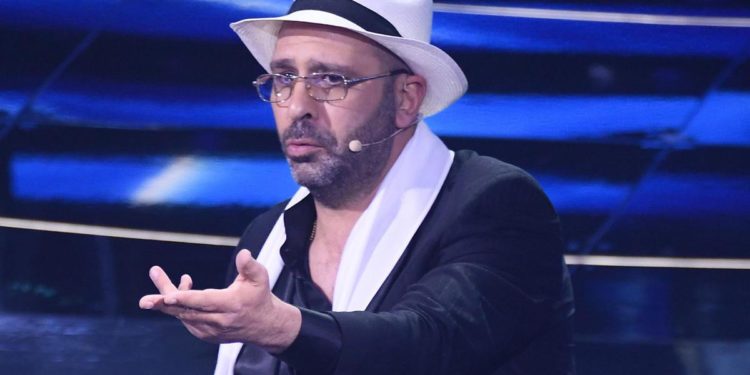 Sanremo 2022, per Zalone boom di commenti in rete