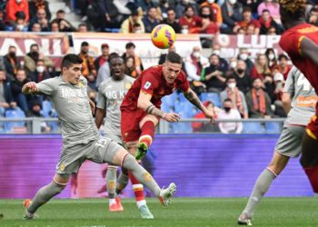 Roma-Genoa 0-0, doppia beffa per Zaniolo: gol annullato e rosso