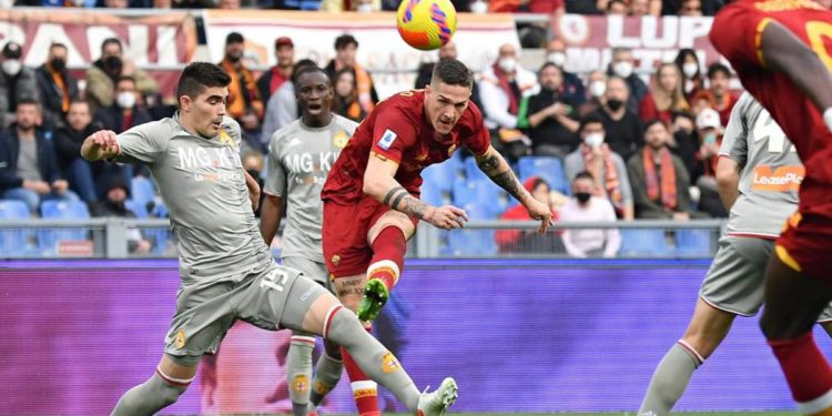 Roma-Genoa 0-0, doppia beffa per Zaniolo: gol annullato e rosso