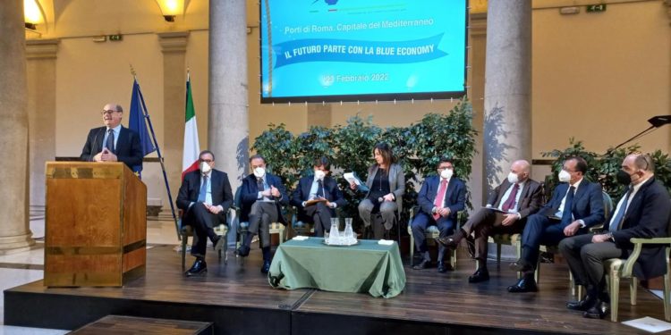 Zingaretti: “Il porto di Civitavecchia può contribuire alla rinascita italiana”