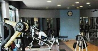 Allenamento in palestra, meglio pesi leggeri o carichi pesanti? Lo studio a sorpresa