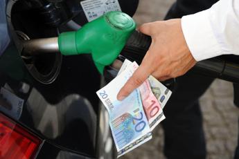 Carburanti, prezzi benzina e gasolio in ribasso