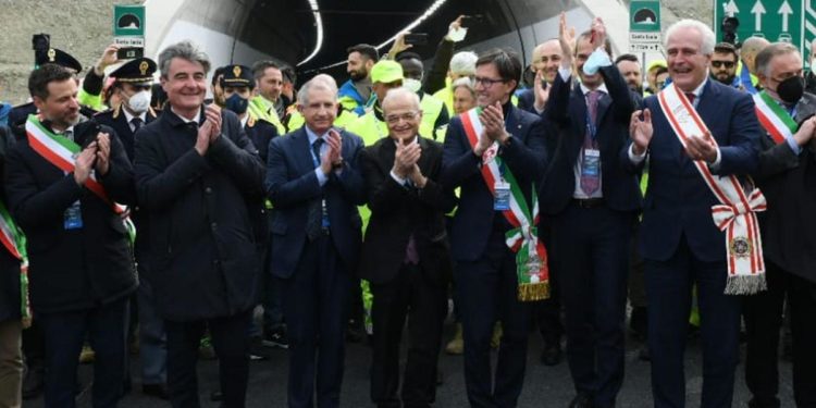 Nardella: “Nuovo tratto a 3 corsie dell’A1 accorcia l’Italia”