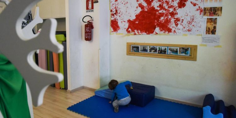 Altroconsumo, fino a 620 euro al mese retta asilo nido privato