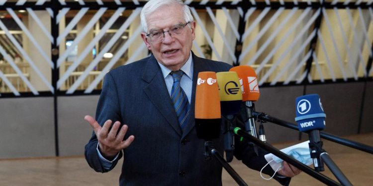 Guerra Ucraina, Borrell: “Russia Today e Sputnik armi del Cremlino”