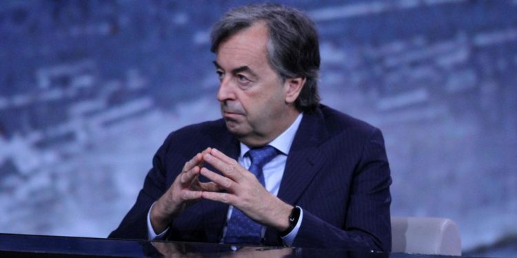 Vaccino covid, Burioni: “Campagna bambini una catastrofe”