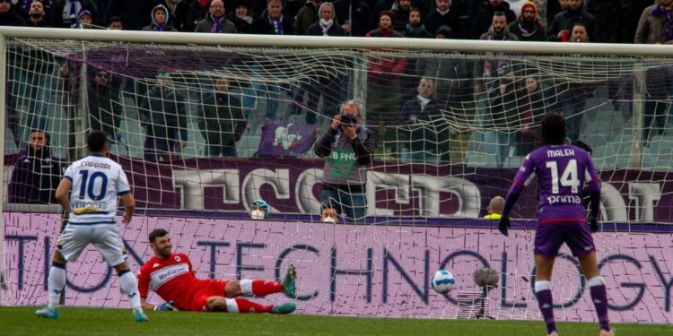 Fiorentina-Verona 1-1, gol di Piatek e Caprari