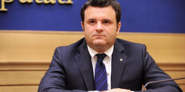 Centinaio: “Agriturismo è unico, continuare su questa strada”