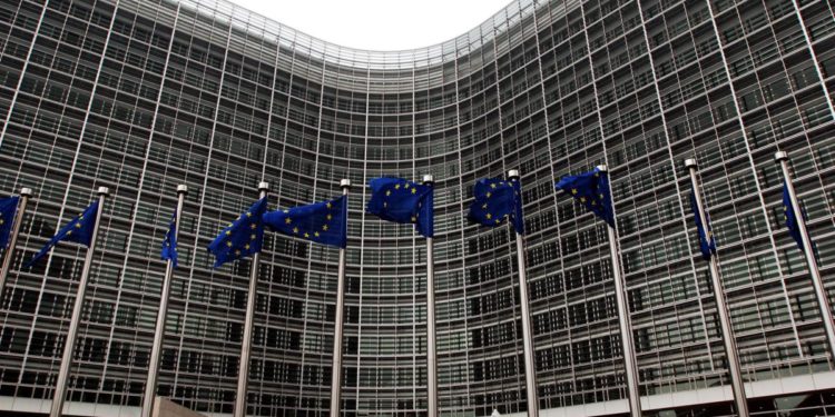 Ucraina-Russia, Ue: “Abolire subito passaporti d’oro”
