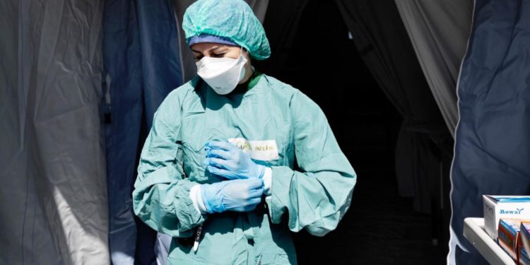 Covid oggi Abruzzo, 2.904 contagi e 5 morti: bollettino 22 marzo