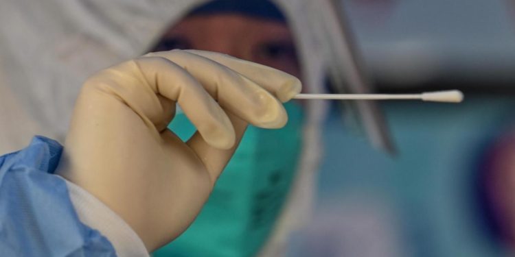 Ondata covid in Italia: cosa dicono Bassetti, Gismondo, Crisanti