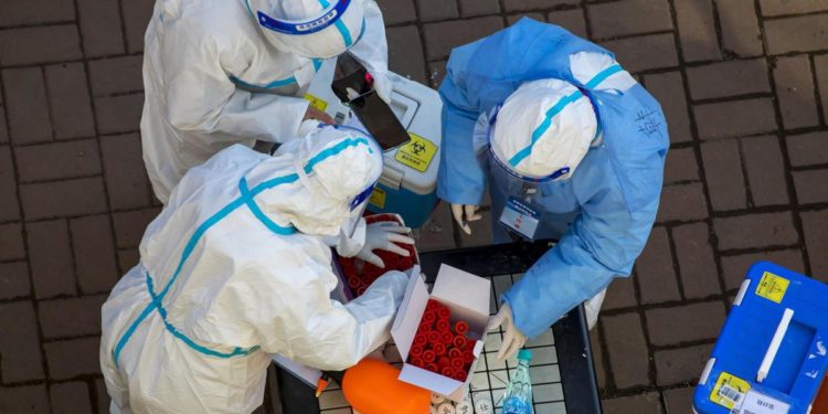 Covid, Oms: calano i contagi. Italia terza in Europa per casi e morti