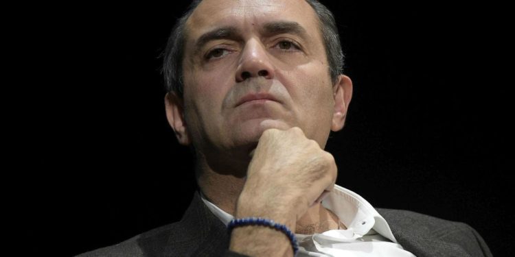 Ucraina-Russia, de Magistris: “Italia va in guerra ma non si deve sapere”