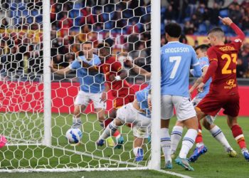 Roma-Lazio 3-0, derby giallorosso e sorpasso