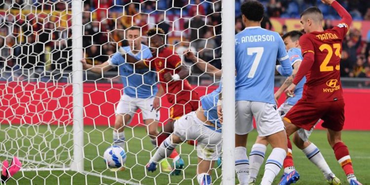 Roma-Lazio 3-0, derby giallorosso e sorpasso