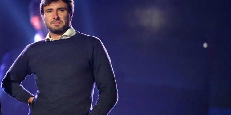 Spese militari, Di Battista: “Conte vada avanti, è battaglia M5S”
