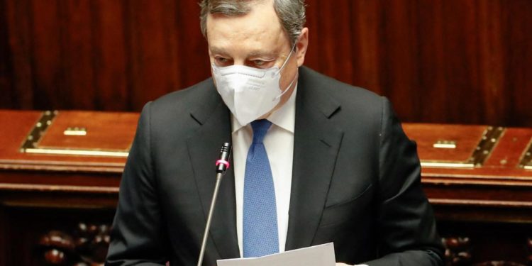 Ucraina, Draghi ‘accoglie’ Zelensky e apre le porte a Kiev: “Italia vi vuole in Ue”