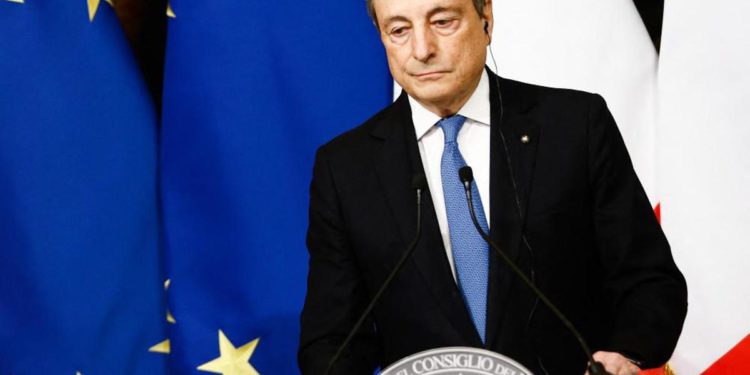 Ucraina, Draghi a Zelensky: impegno Italia per fermare la guerra