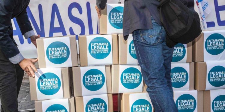 Eutanasia, ok Camera ad articolo su morte medicalmente assistita