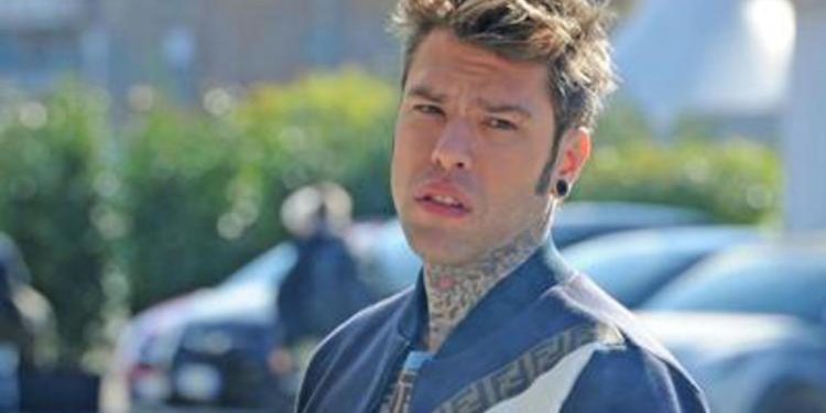 Ucraina-Russia, Fedez: “A Croce Rossa automezzo per trasporto medicine”