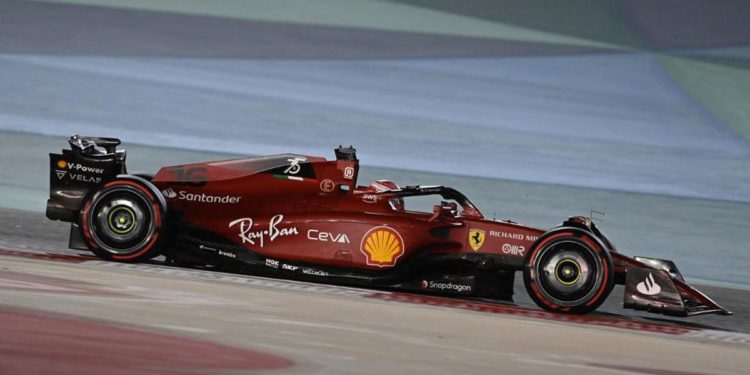 F1 2022, Leclerc vince Gp Bahrain e Sainz secondo: doppietta Ferrari