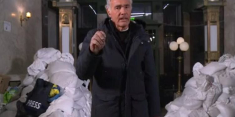 Giletti in diretta dall’Ucraina, La7 lo difende: “Critiche ingenerose”