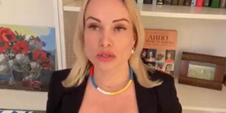 Russia, giornalista Ovsyannikova multata per video contro guerra