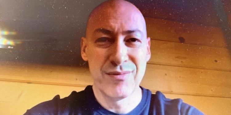 Ucraina, giornalista star Gordon: “Abramovich avvelenato? Macché, vuole evitare le sanzioni”